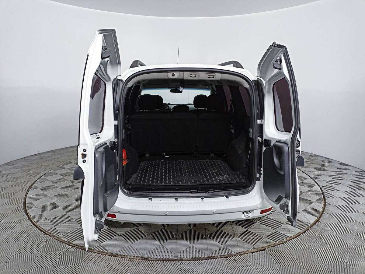 Б/У Лада (ВАЗ) Ларгус 2017 года. Фото: #9