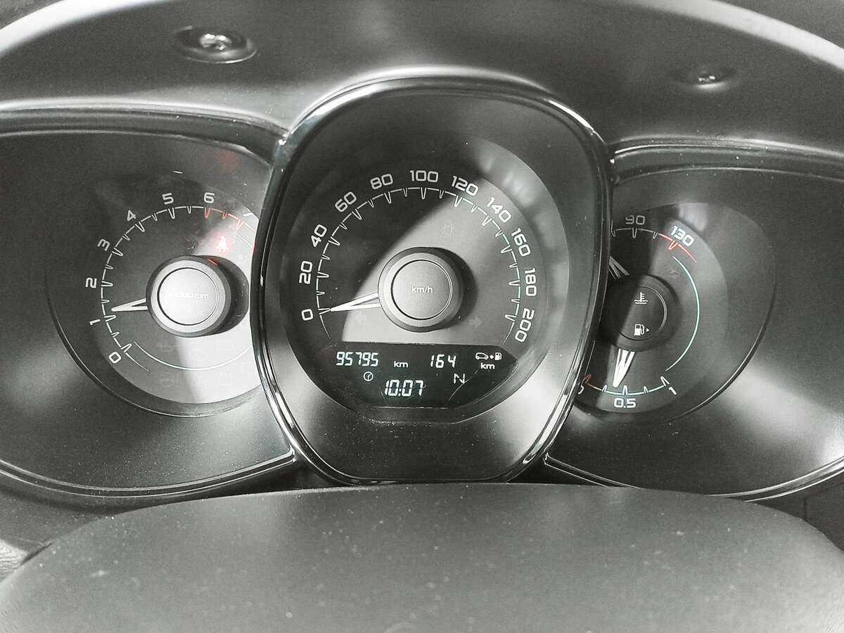 Б/У Лада (ВАЗ) Веста 2015 года. Фото: #9