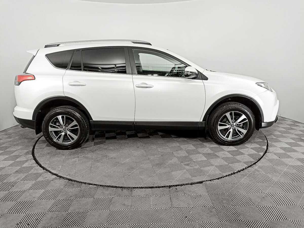 Toyota RAV4 2019 года с пробегом. Фото: #3