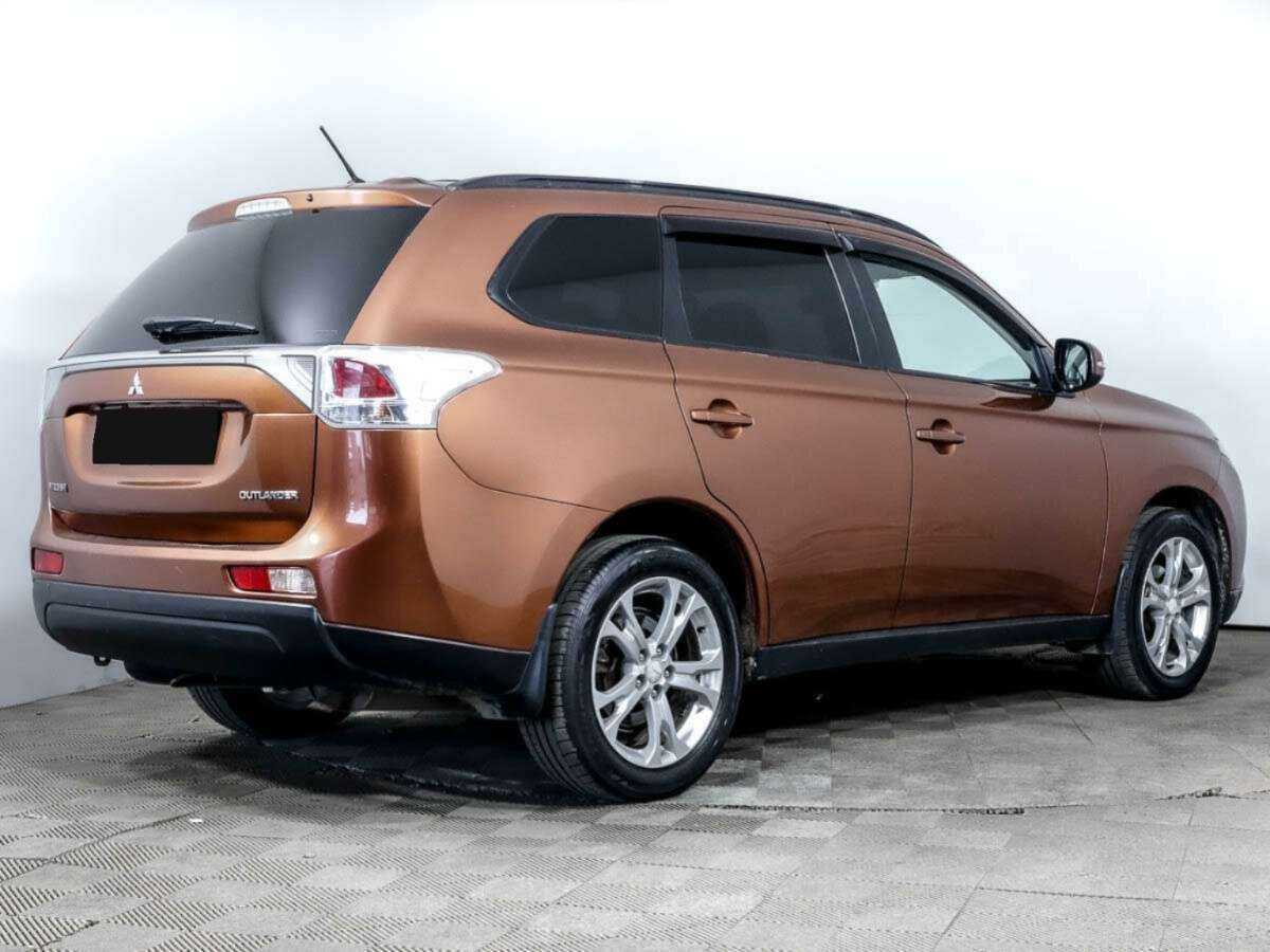 Б/У Митсубиши Оутлэндер 2012 года. Фото: #3