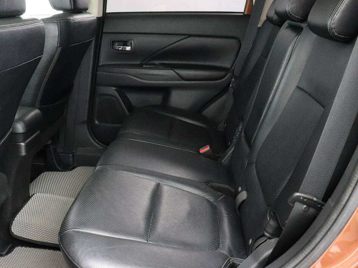 Б/У Митсубиши Оутлэндер 2012 года. Фото: #7