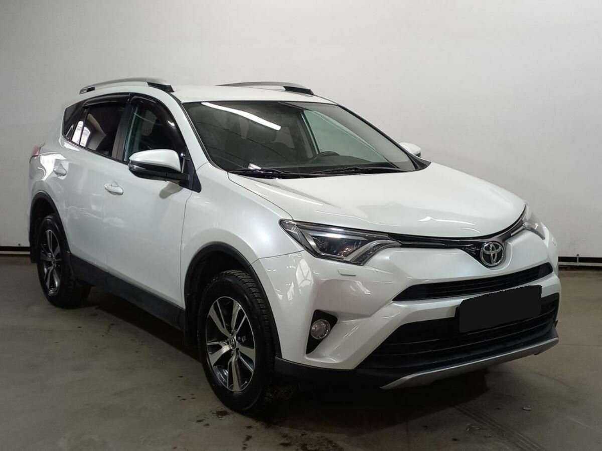 Toyota RAV4 2018 года с пробегом. Фото: #2