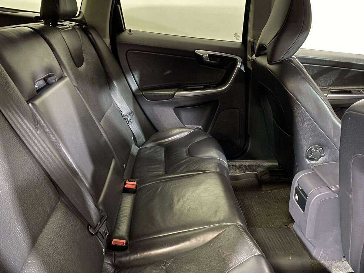 Б/У Вольво ИксЦ60 2013 года. Фото: #10