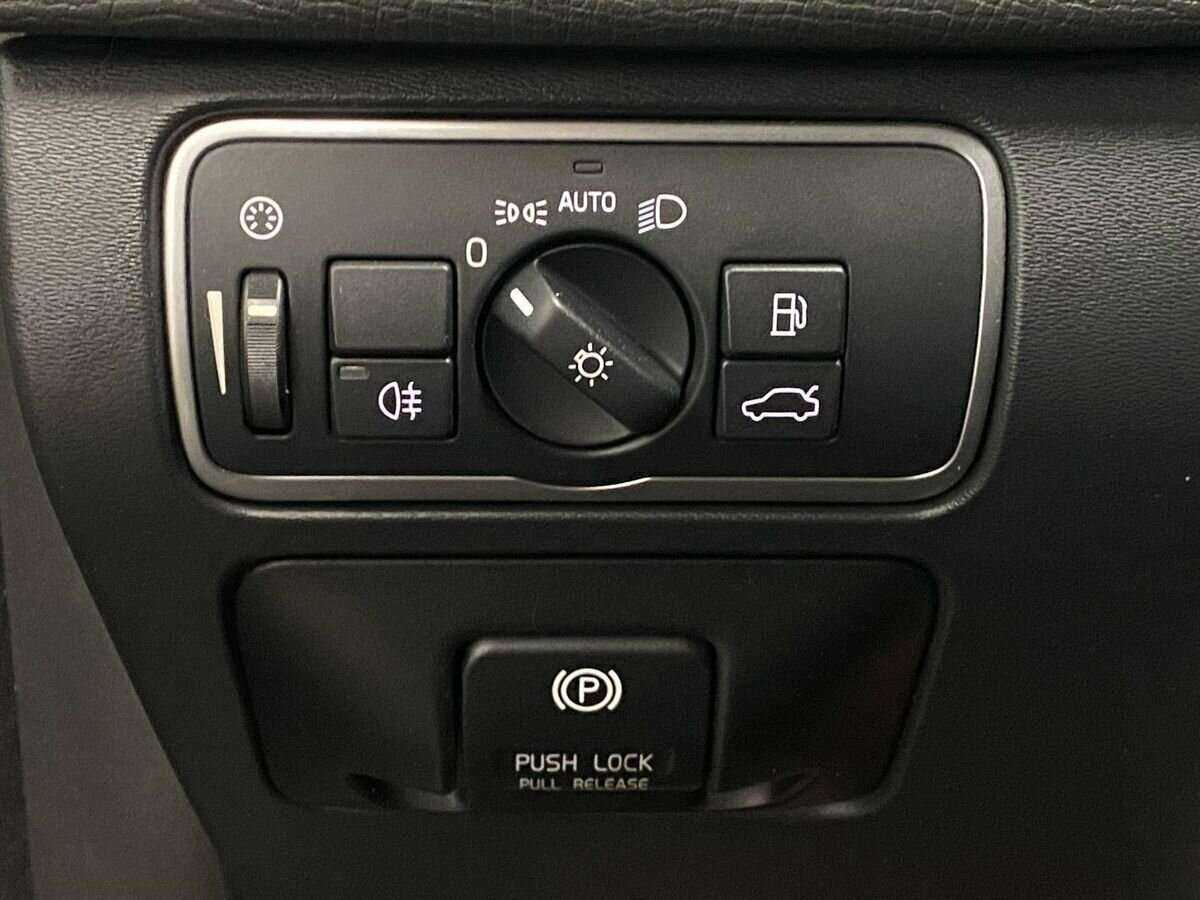 Б/У Вольво ИксЦ60 2013 года. Фото: #15