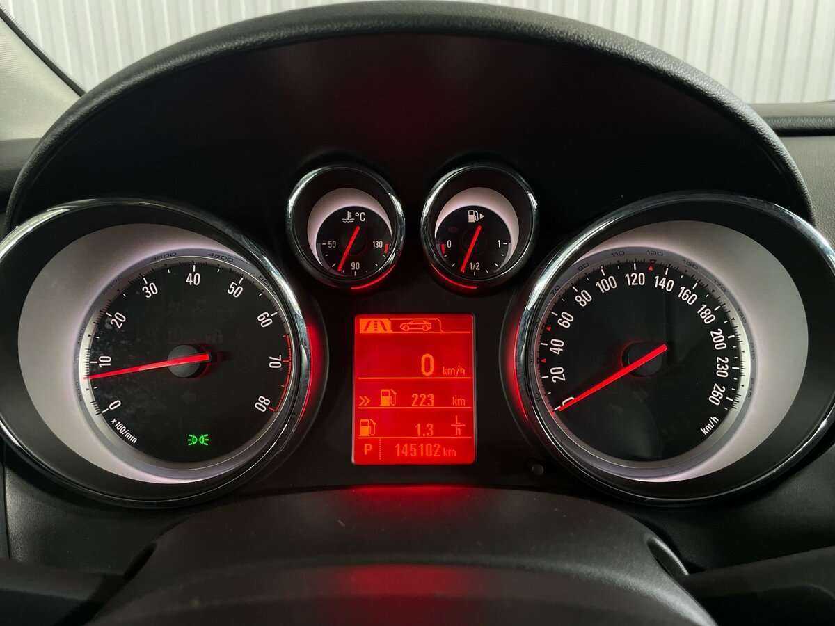 Б/У Опель Астра 2014 года. Фото: #9