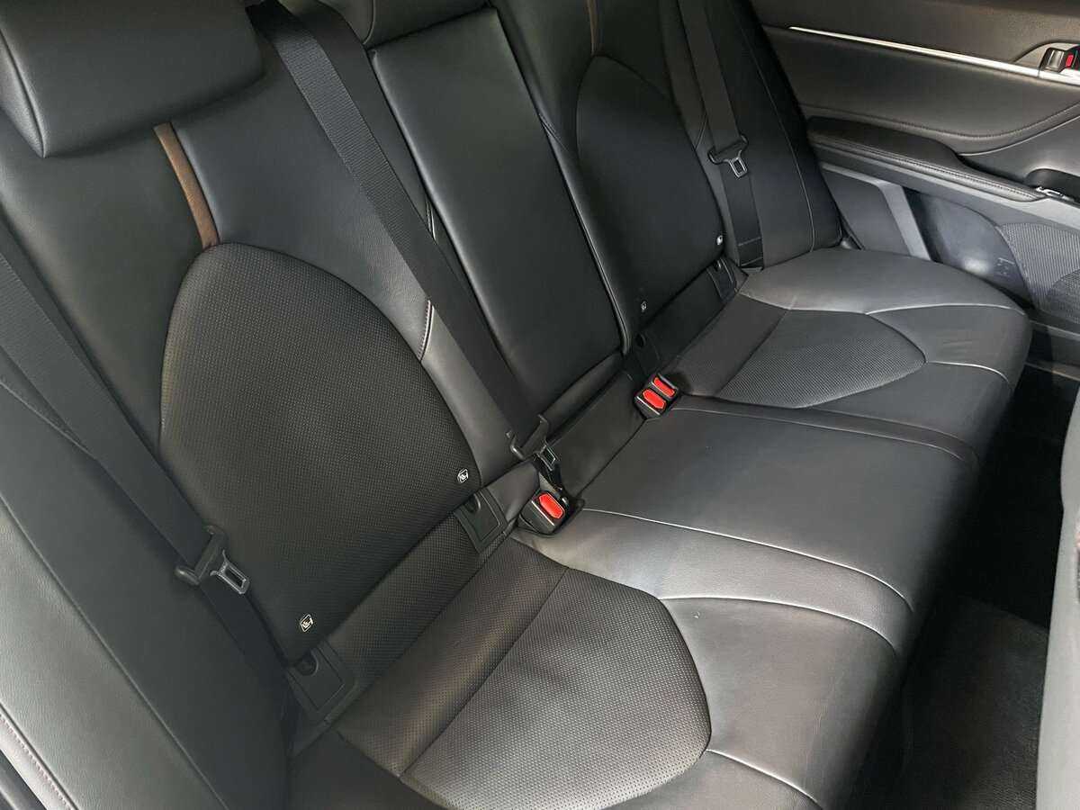 Toyota Camry 2018 года с пробегом. Фото: #18