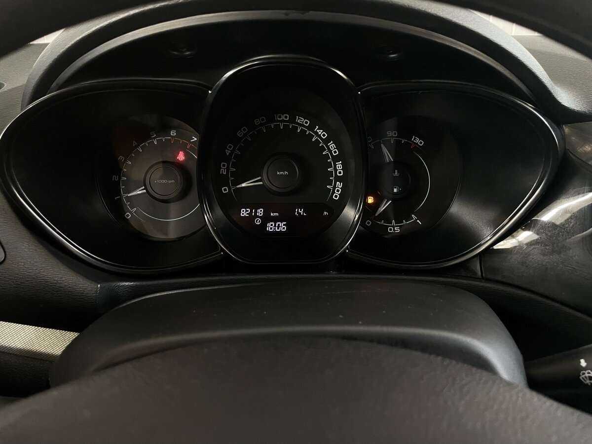 Б/У Лада (ВАЗ) Веста 2017 года. Фото: #10