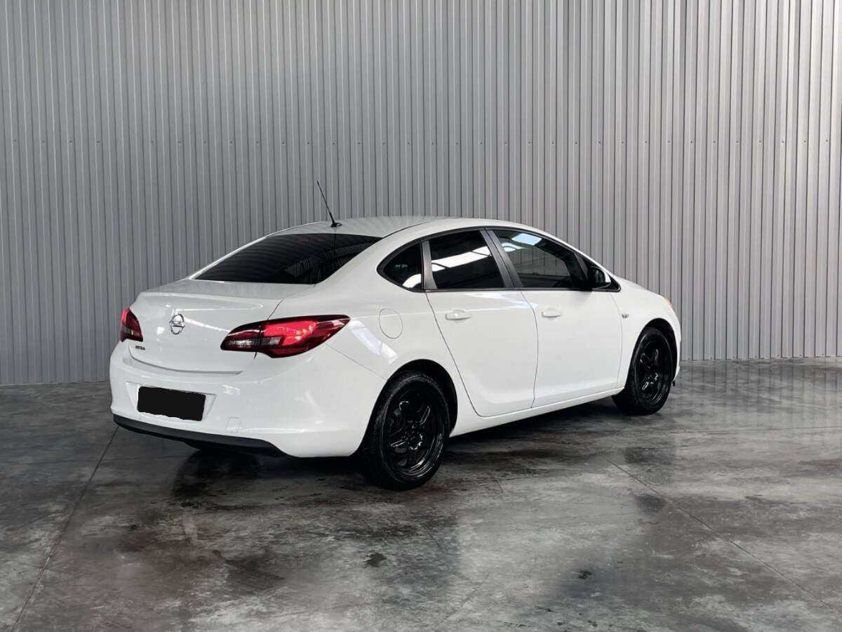 Б/У Опель Астра 2013 года. Фото: #4
