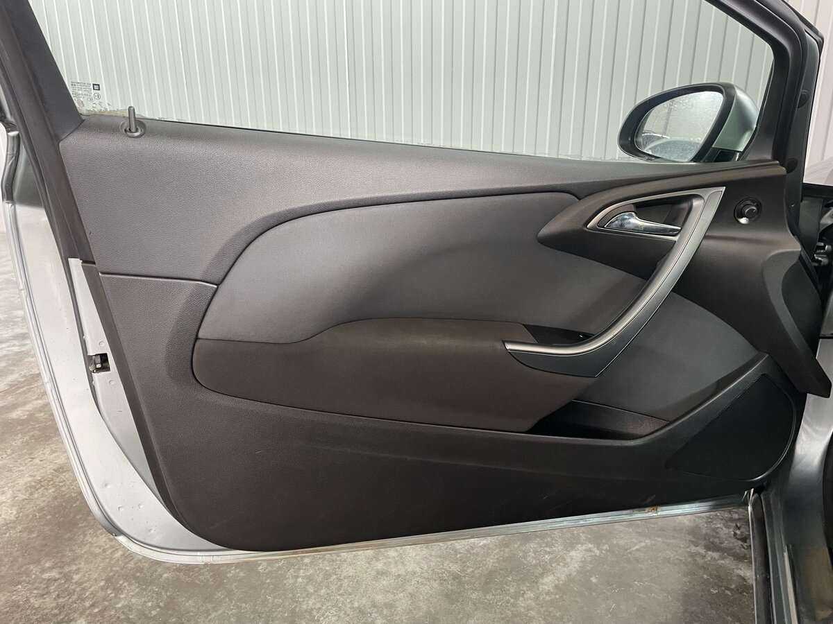 Б/У Опель Астра 2012 года. Фото: #17