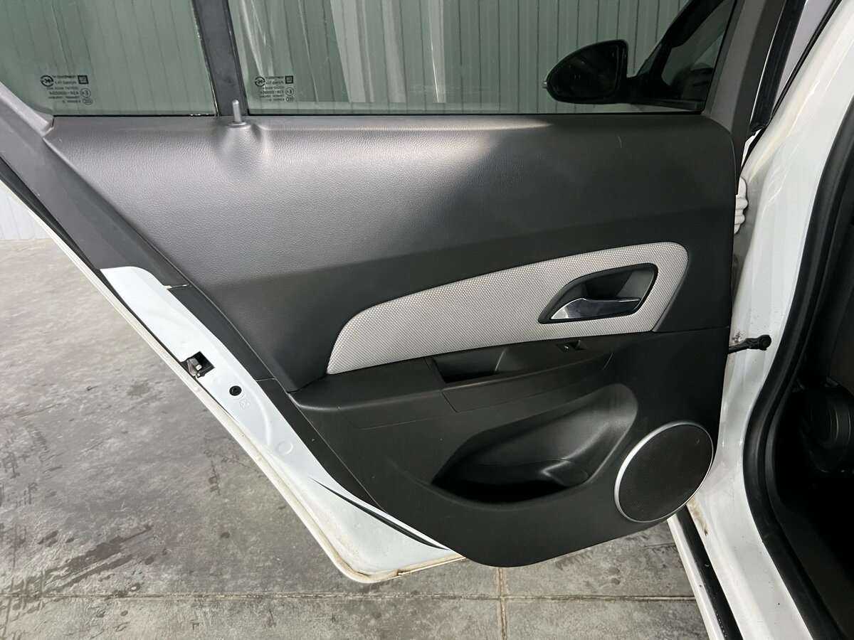 Б/У Шевроле Круз 2013 года. Фото: #15