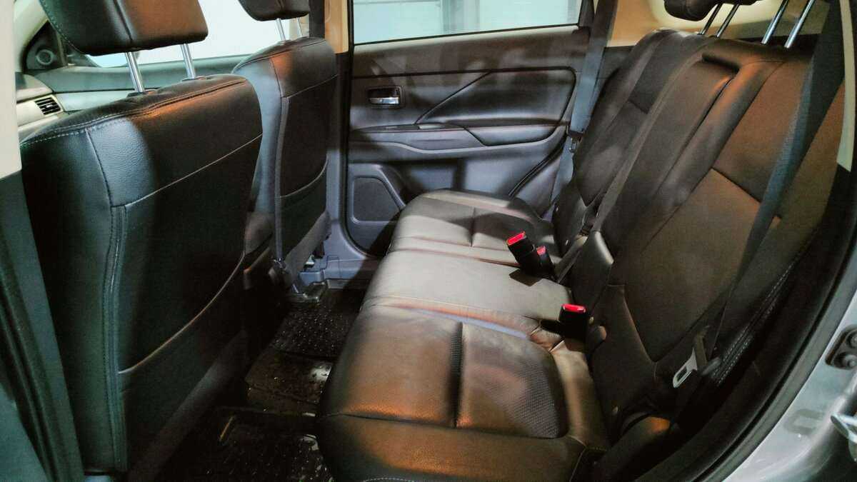 Б/У Митсубиши Оутлэндер 2012 года. Фото: #13