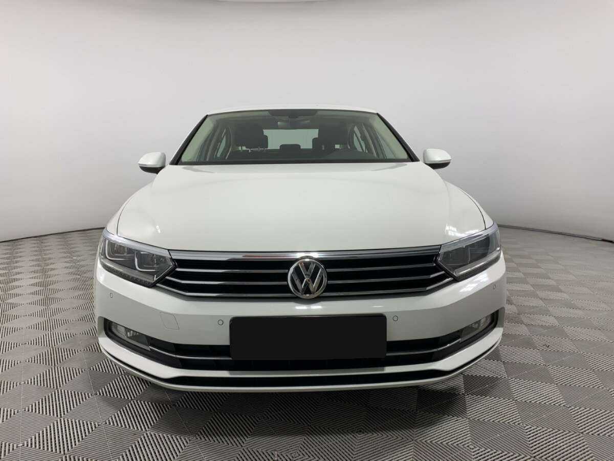 Volkswagen Passat 2019 года с пробегом. Фото: #1