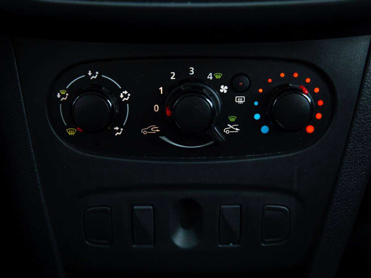 Б/У Рено Сандеро 2017 года. Фото: #12