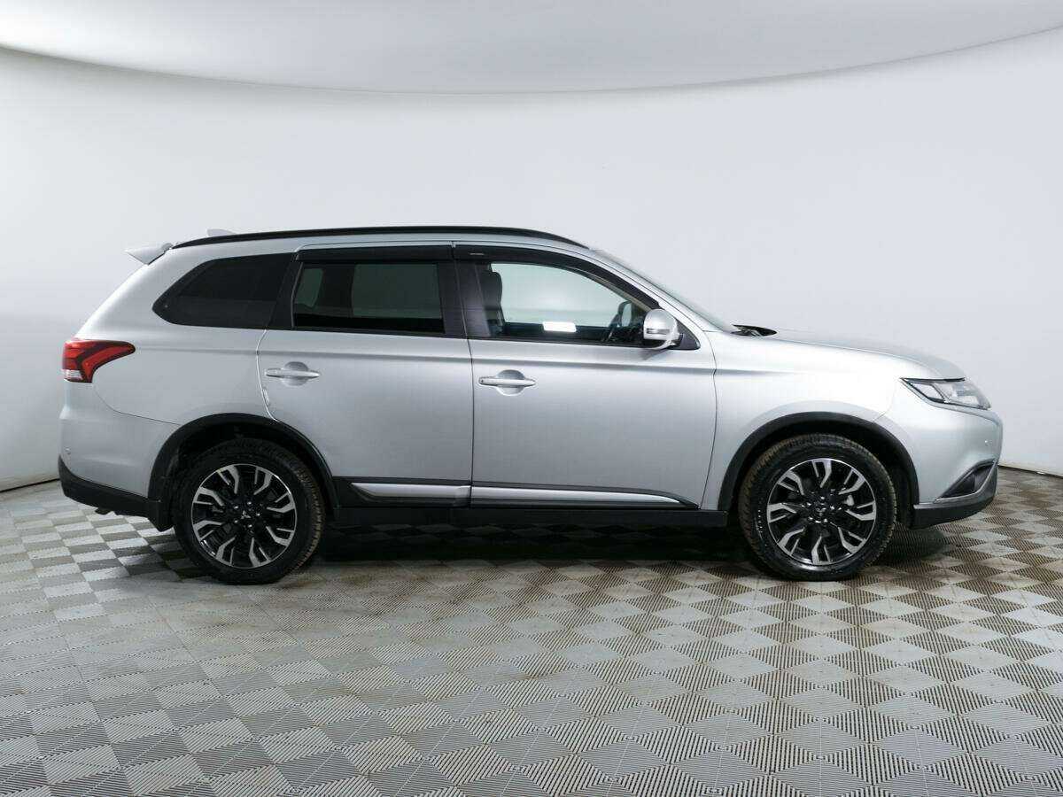 Mitsubishi Outlander 2021 года с пробегом. Фото: #3