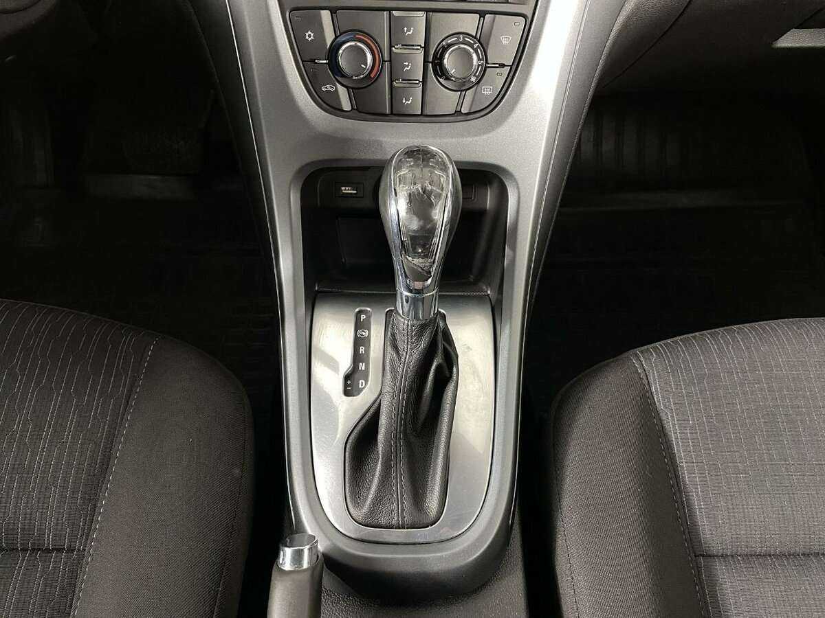 Б/У Опель Астра 2013 года. Фото: #12