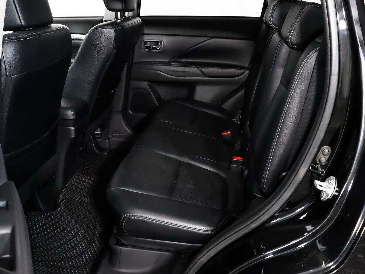 Б/У Митсубиши Оутлэндер 2013 года. Фото: #12