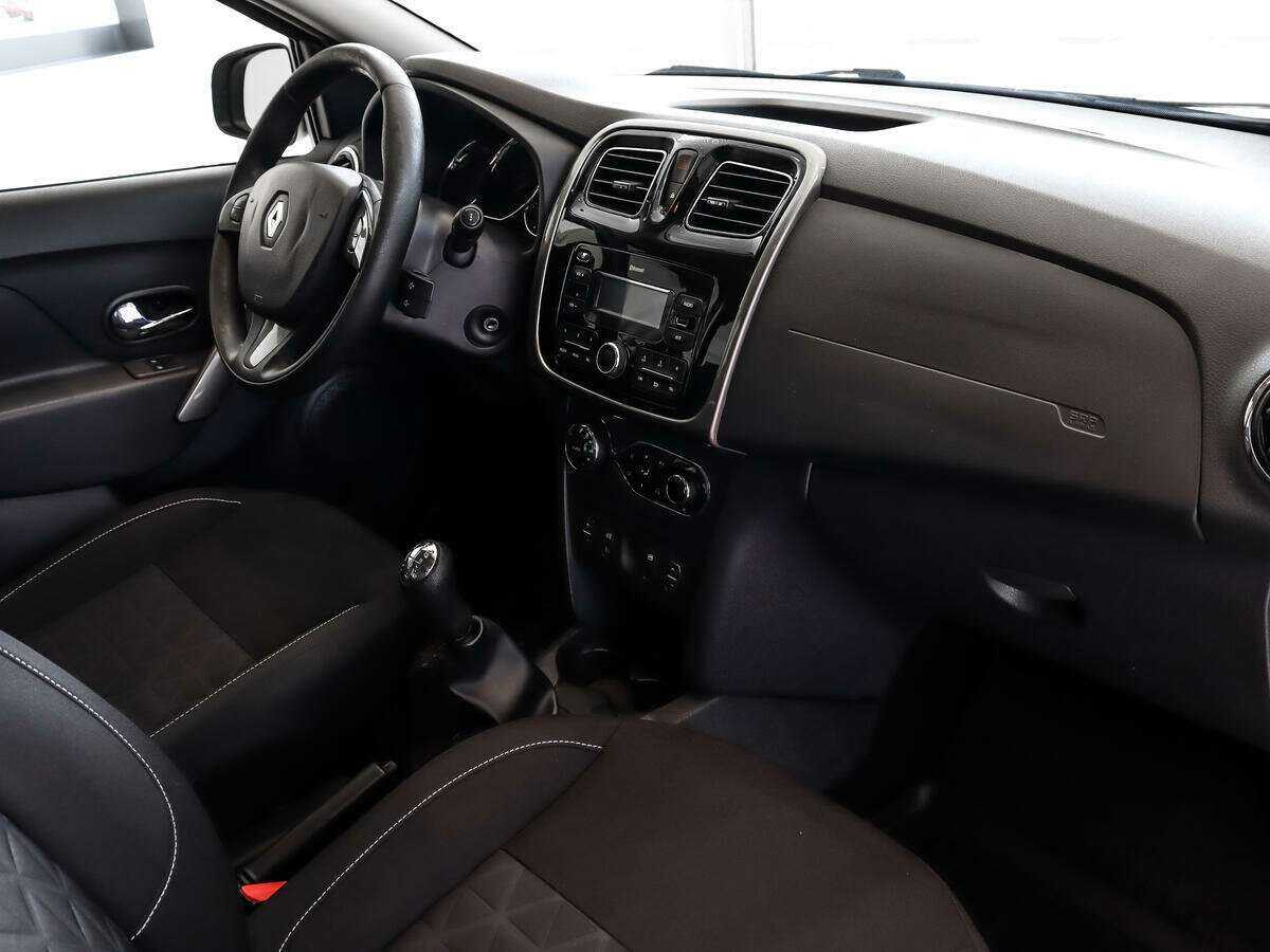 Б/У Рено Сандеро 2017 года. Фото: #10