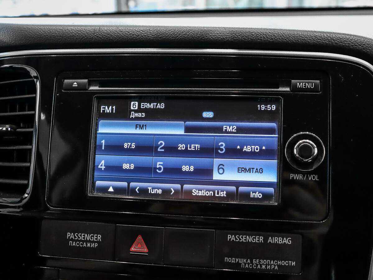 Б/У Митсубиши Оутлэндер 2016 года. Фото: #12