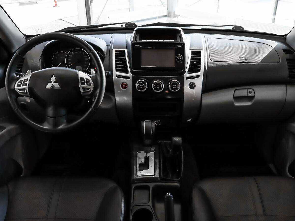 Mitsubishi Pajero Sport 2015 года с пробегом. Фото: #12