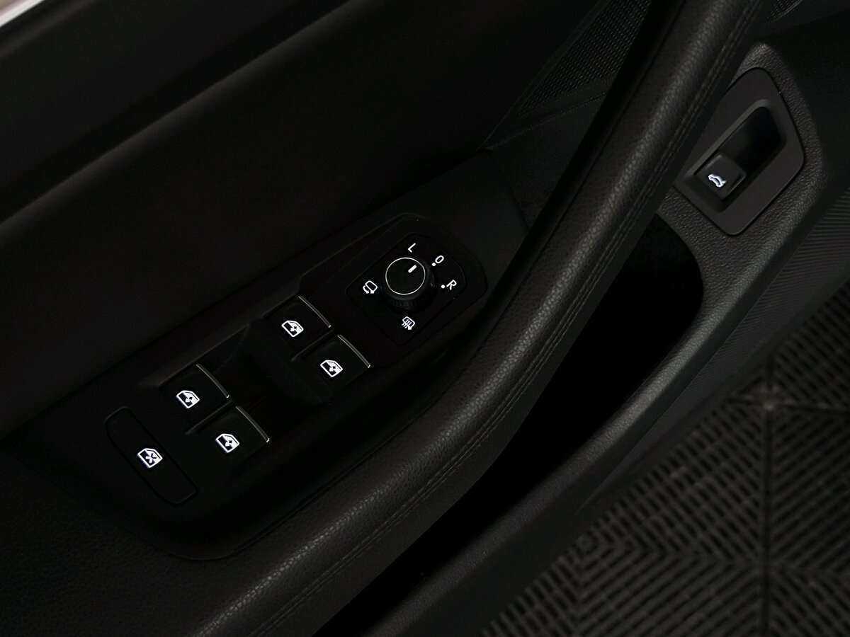 Volkswagen Passat 2019 года с пробегом. Фото: #23