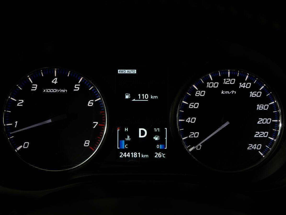 Б/У Митсубиши Оутлэндер 2012 года. Фото: #12