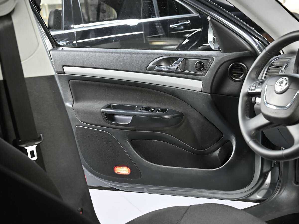 Б/У Шкода Октавия 2012 года. Фото: #4