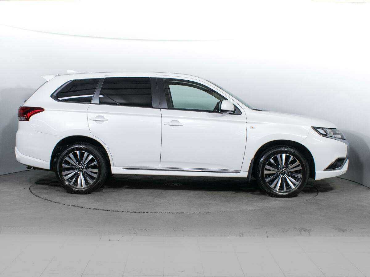 Mitsubishi Outlander 2022 года с пробегом. Фото: #3