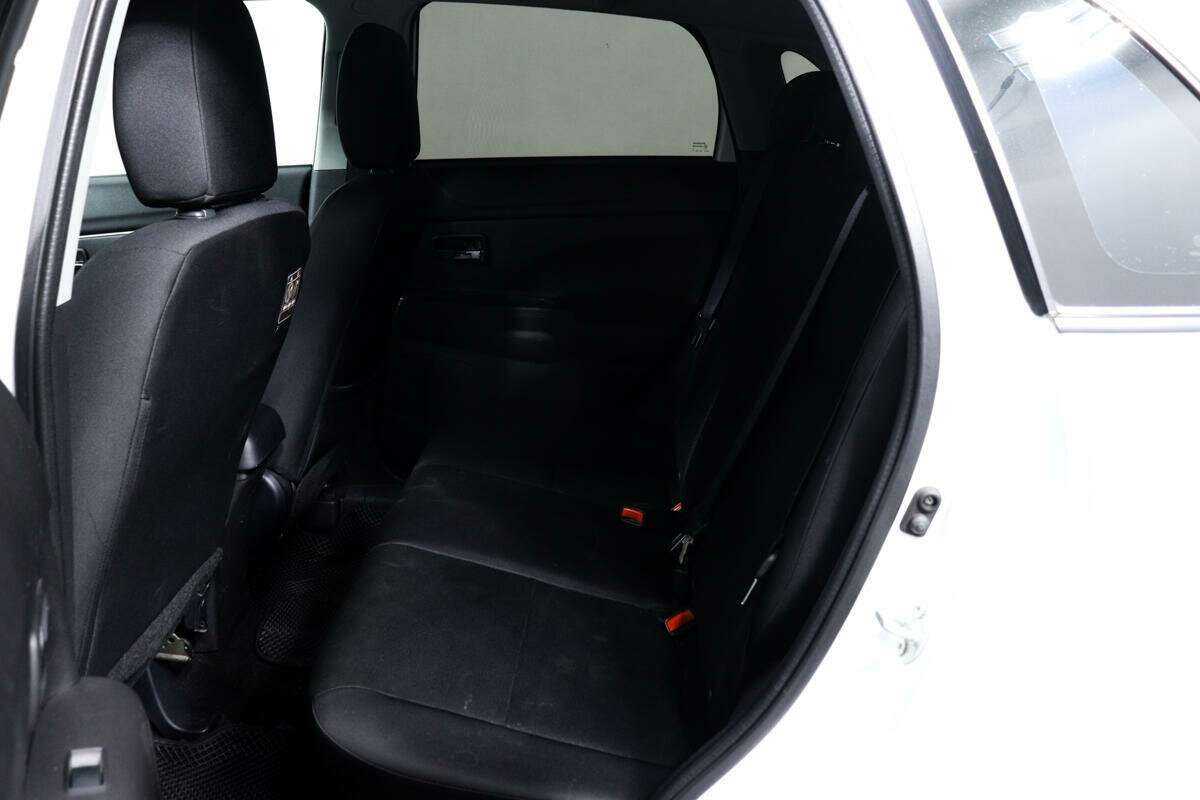 Б/У Митсубиши АС-Икс 2013 года. Фото: #11