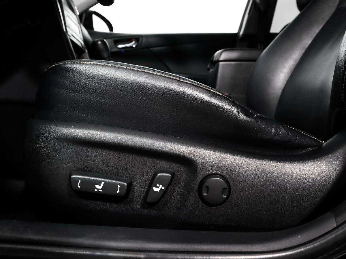 Б/У Тойота Камри 2016 года. Фото: #9