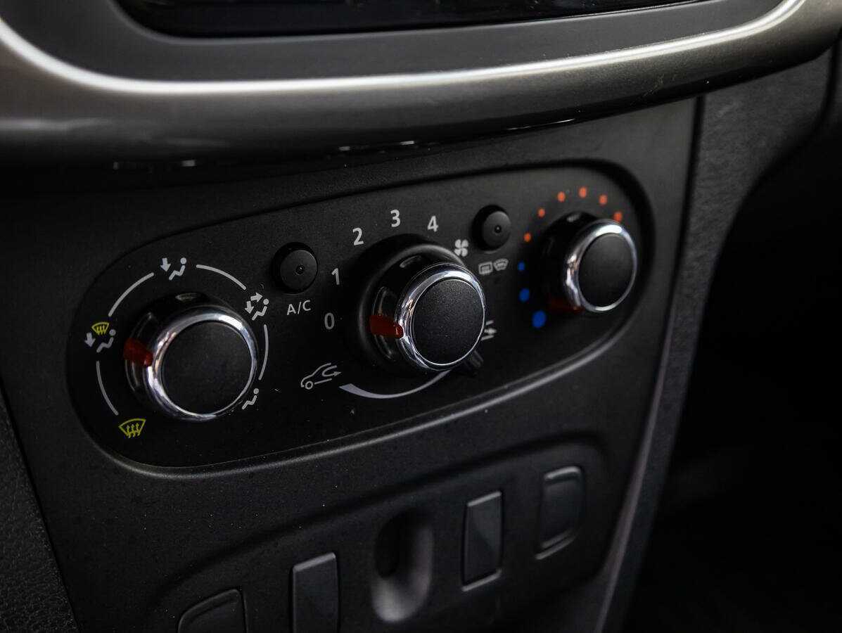 Б/У Рено Логан 2019 года. Фото: #13