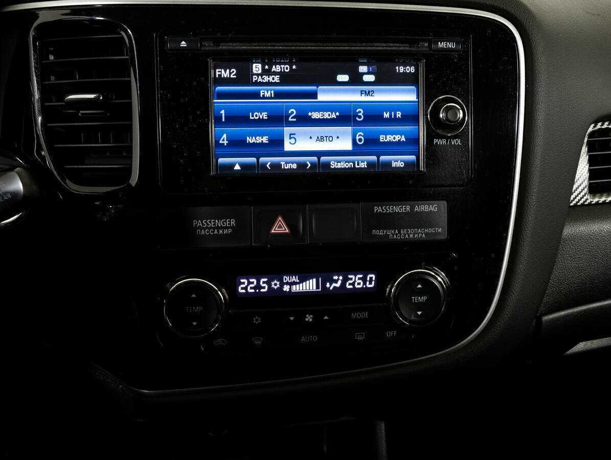 Б/У Митсубиши Оутлэндер 2014 года. Фото: #13