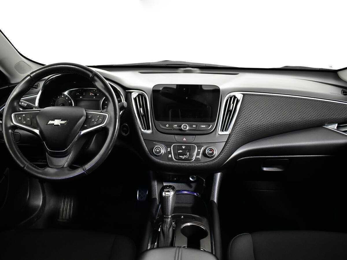 Б/У Шевроле Малибу 2017 года. Фото: #9