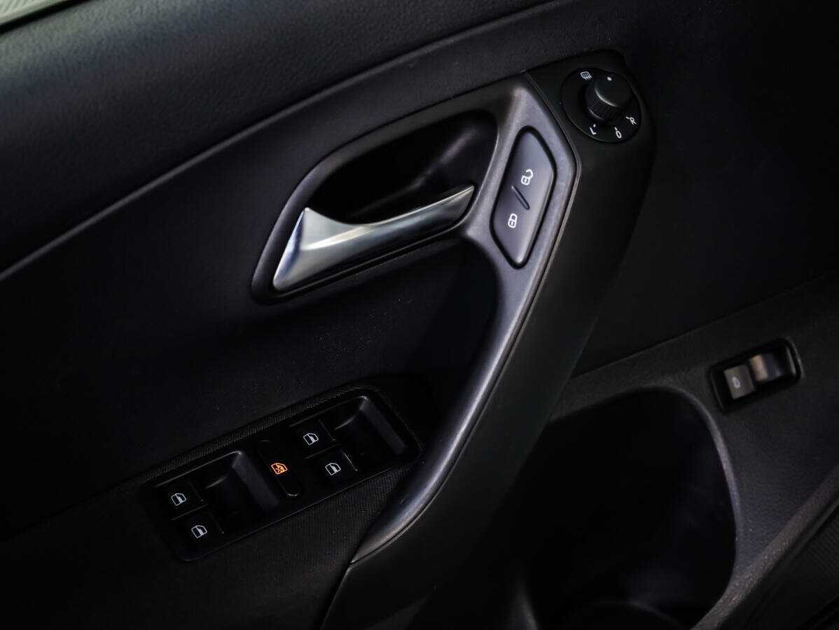 Б/У Фольксваген Поло 2016 года. Фото: #14