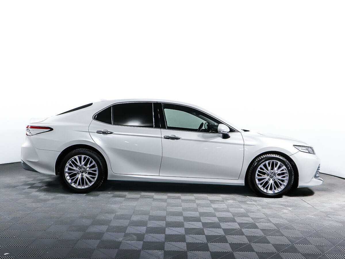 Toyota Camry 2018 года с пробегом. Фото: #3