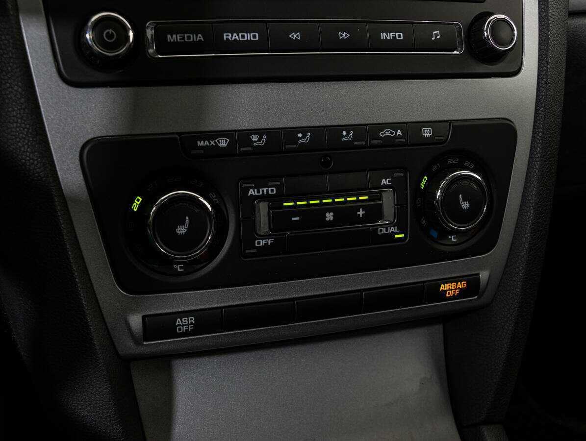 Б/У Шкода Октавия 2013 года. Фото: #10