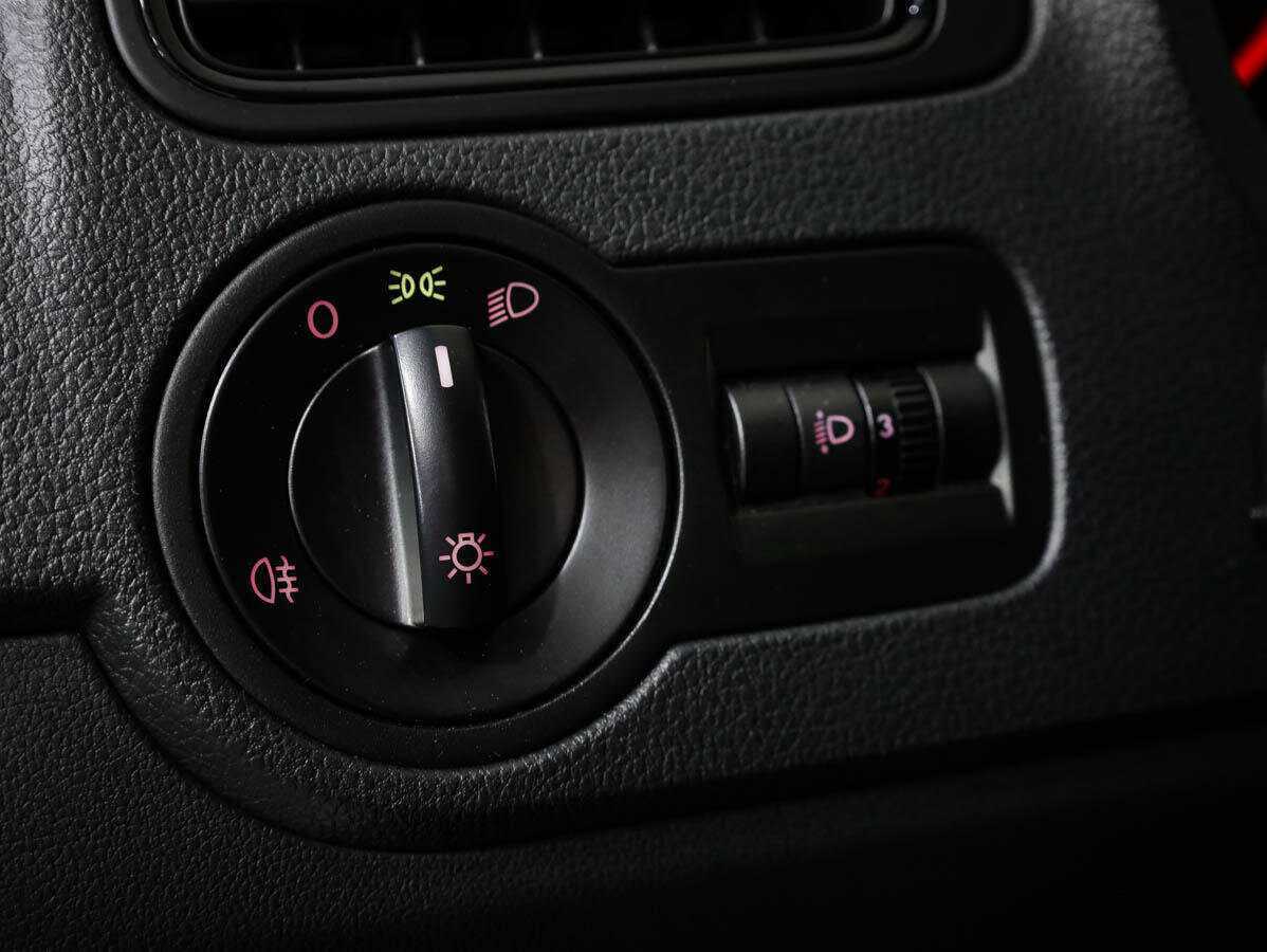 Б/У Фольксваген Поло 2017 года. Фото: #14