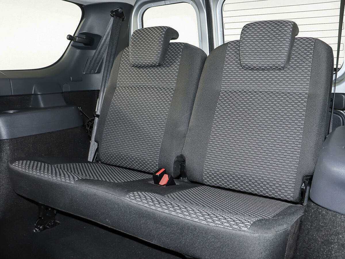 Б/У Лада (ВАЗ) Ларгус 2015 года. Фото: #10