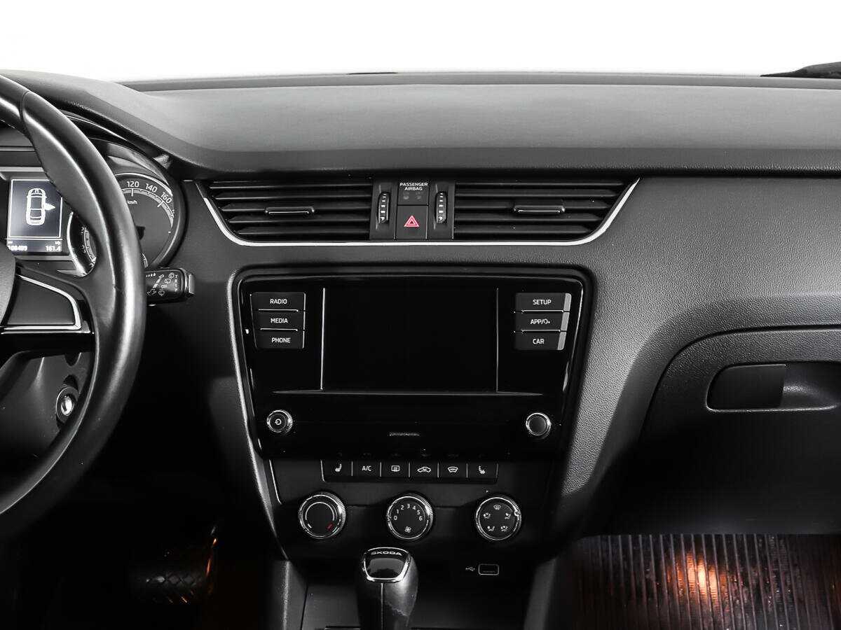 Б/У Шкода Октавия 2019 года. Фото: #11