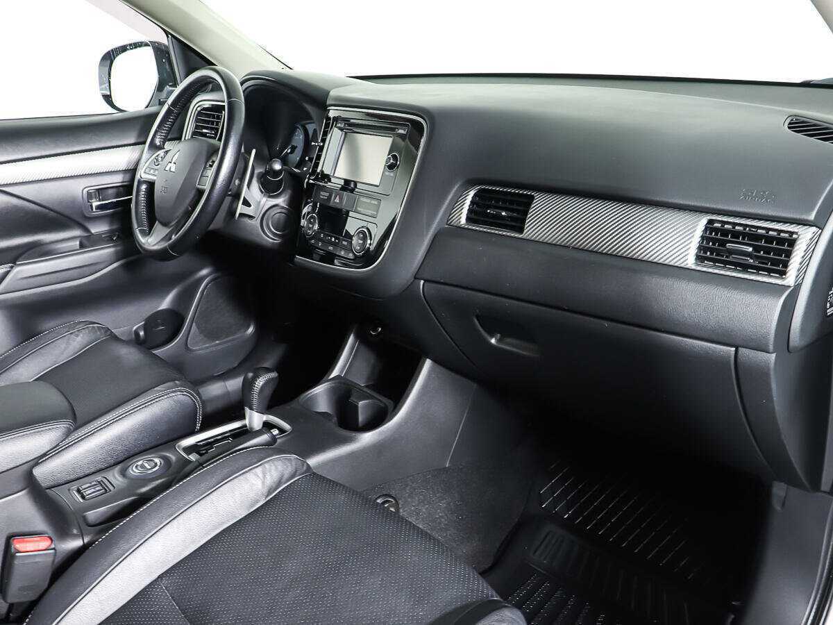 Б/У Митсубиши Оутлэндер 2013 года. Фото: #8