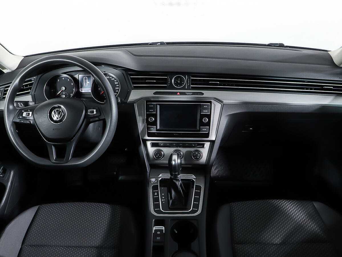 Б/У Фольксваген Пассат 2017 года. Фото: #11