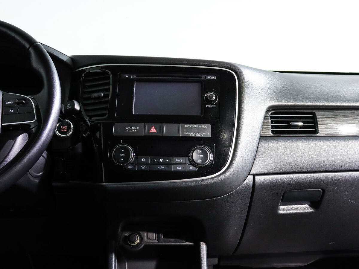 Б/У Митсубиши Оутлэндер 2016 года. Фото: #11