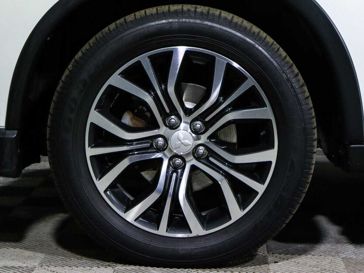 Б/У Митсубиши Оутлэндер 2016 года. Фото: #18