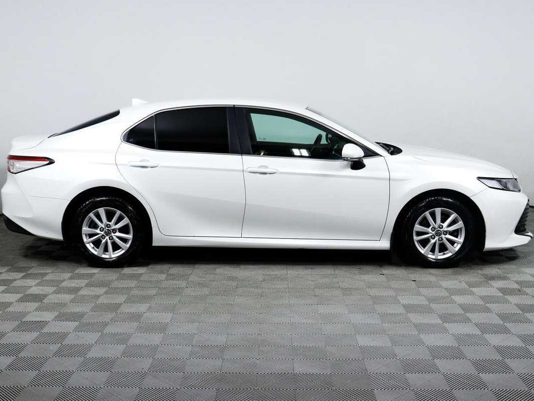 Toyota Camry 2019 года с пробегом. Фото: #3