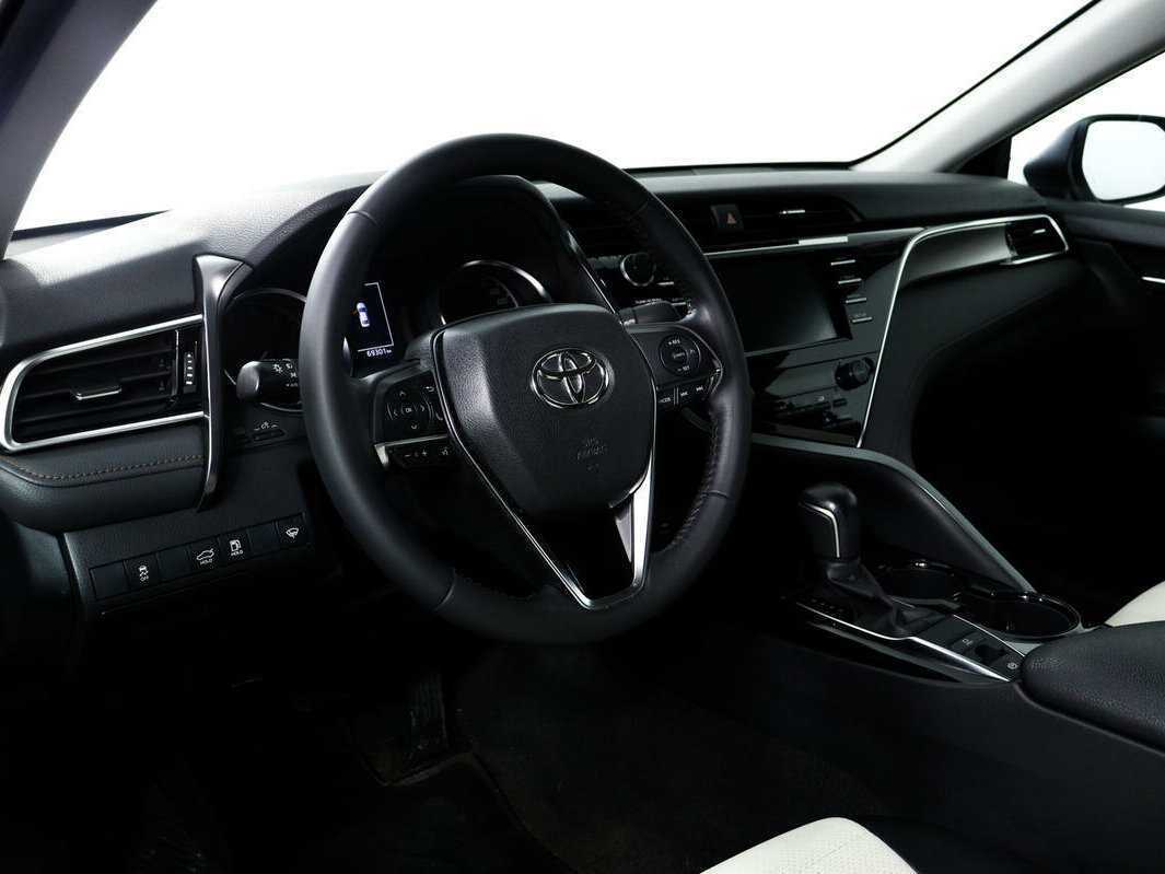 Toyota Camry 2019 года с пробегом. Фото: #12