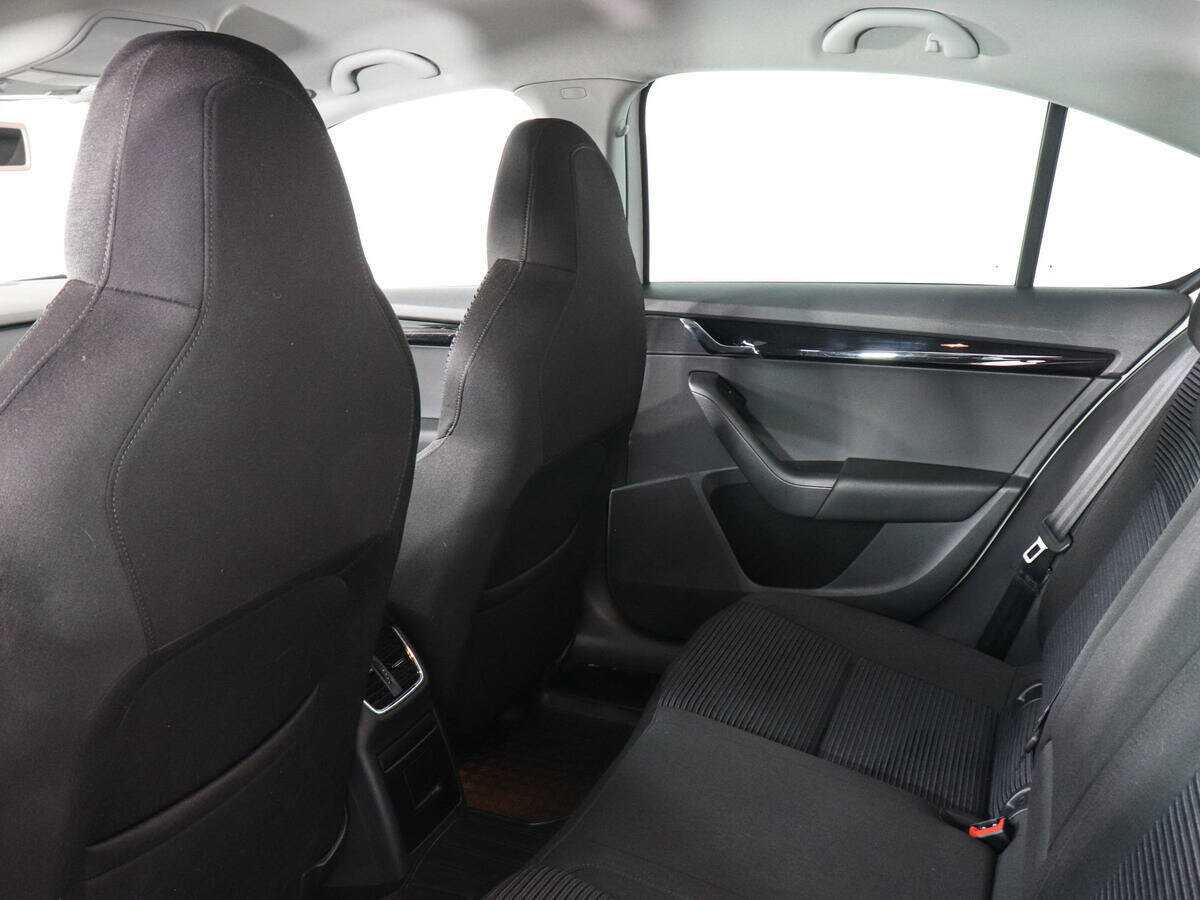 Б/У Шкода Октавия 2015 года. Фото: #11