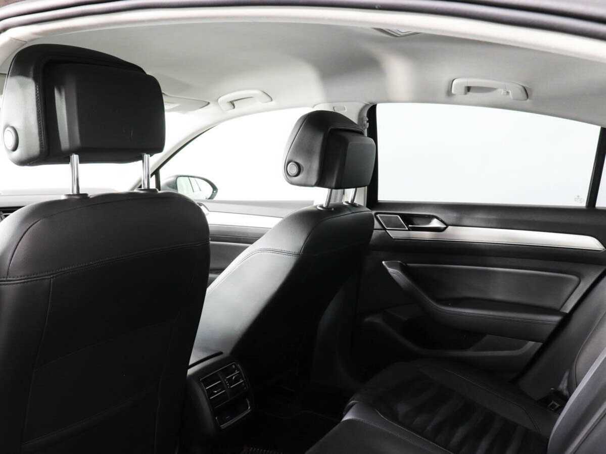 Б/У Фольксваген Пассат 2015 года. Фото: #9