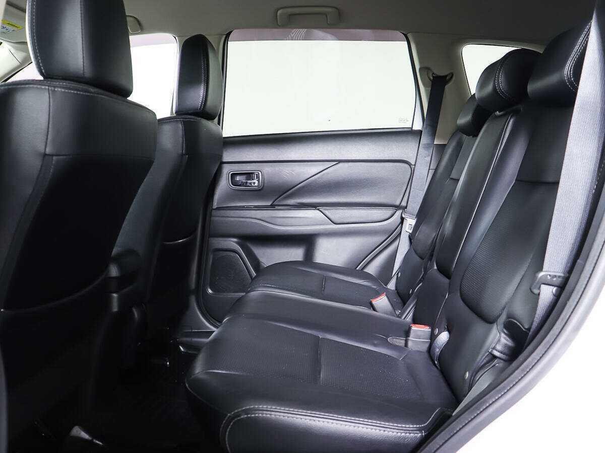 Mitsubishi Outlander 2017 года с пробегом. Фото: #9