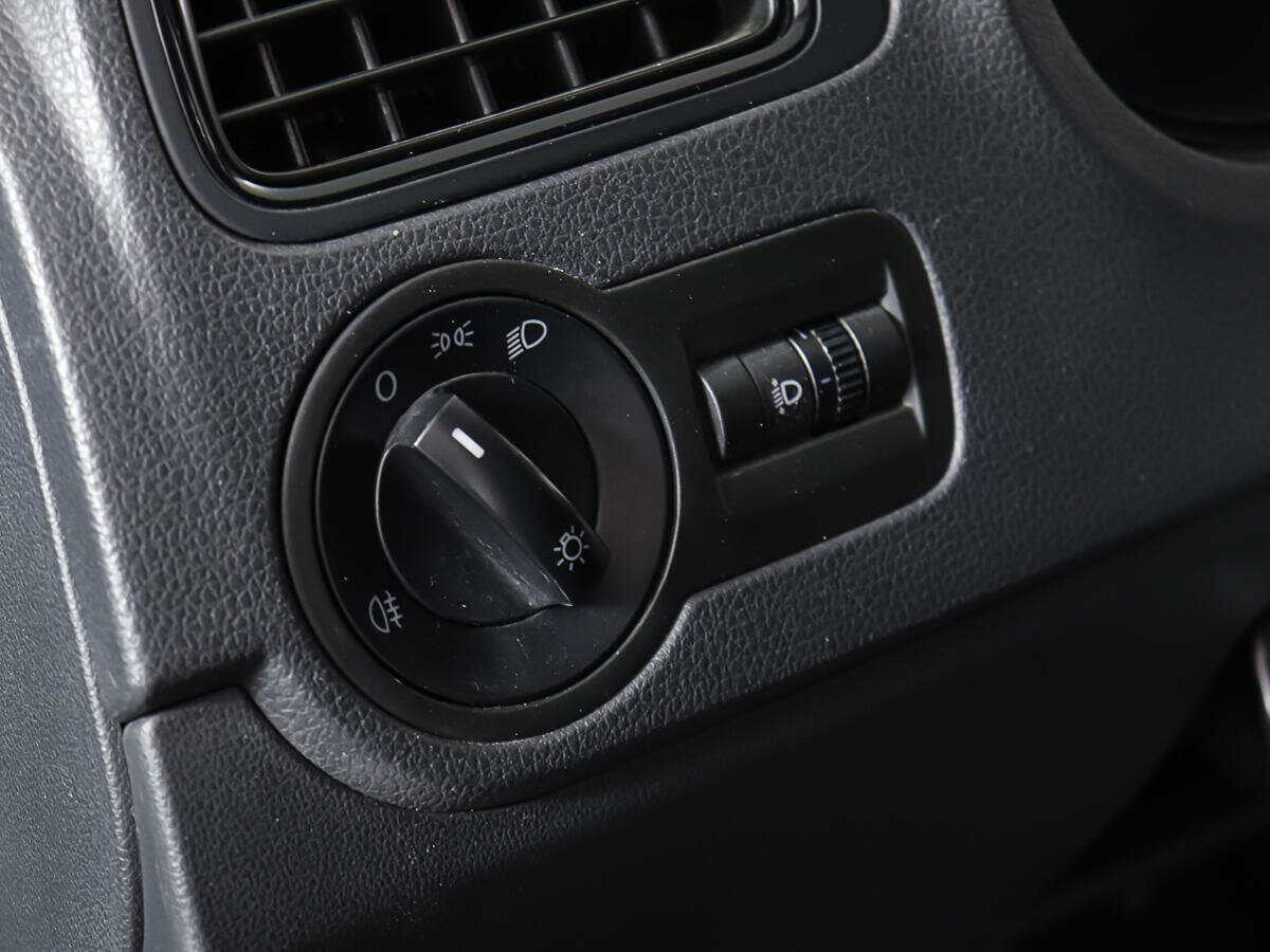 Б/У Фольксваген Поло 2017 года. Фото: #13