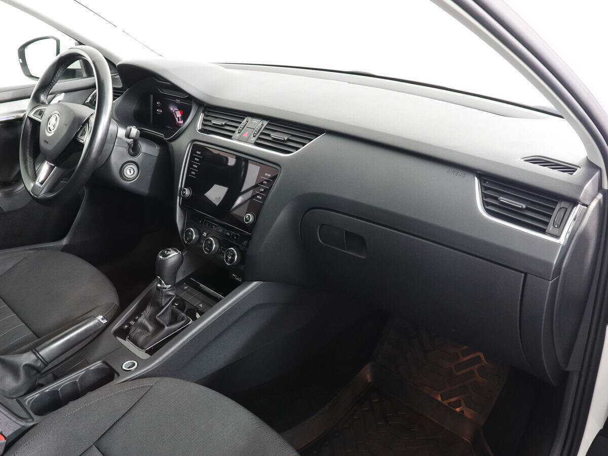 Б/У Шкода Октавия 2018 года. Фото: #9