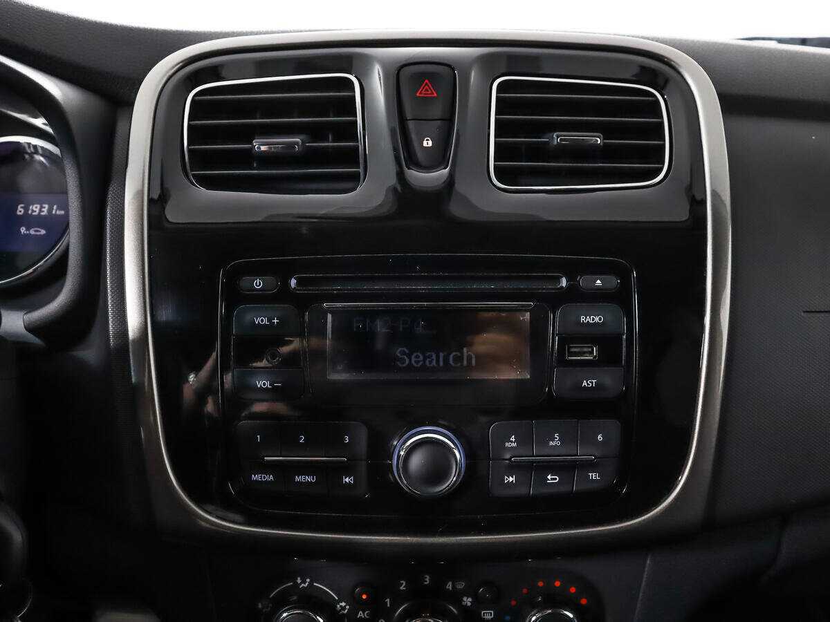 Б/У Рено Логан 2014 года. Фото: #12